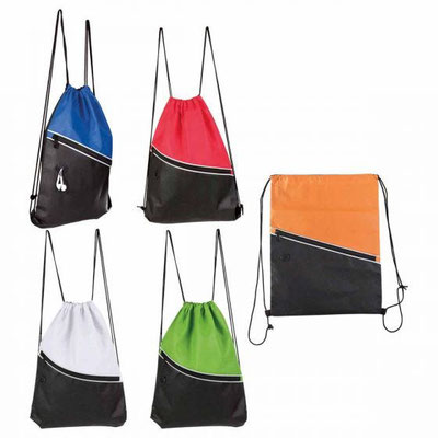 CÓDIGO SIN 054 Bolsa-mochila con tirantes de cordón y cerrado de jareta. Incluye bolsa frontal con cierre y aditamento especial para audífonos. Material Non Woven Medida 34 x 44.5 cm