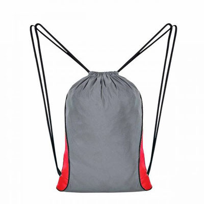 CÓDIGO SIN 103 Bolsa-mochila con tirantes de cordón y cerrado de jareta. Parte frontal reflejante. Material Poliéster Medida 33 x 44.5 cm