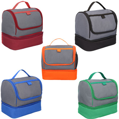Código LON 013 GARDEN Lonchera con 2 compartimentos, interior impermeable plastificado, asa, un compartimento externo al frente y bolsillo lateral de malla. Material: Poliéster.Medidas del producto Alto: 23.0 cm. Ancho: 27.0 cm. Fuelle: 17.0 cm.