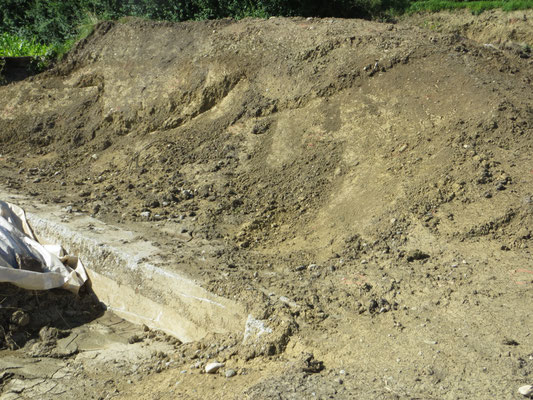 Fundamentmauern der bisherigen 50 Zuganlage