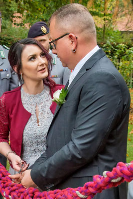 Hochzeitsfoto Anna und Christian vom Hochzeitsfotograf Gerald Beineke mit Fotostudio Lauenförde. Buchbar in den Regionen Höxter - Lauenförde - Beverungen - Holzminden - Uslar - Bad Karlshafen und weiteren. 
