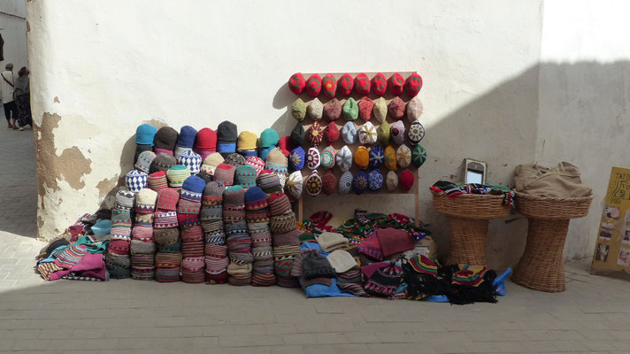 Tricotage et vente de bonnets