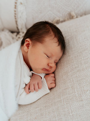 Neugeborenen-foto-shooting-babyfotografie-dresden-ottendorf-okrilla-radebeul-weixdorf-radeberg-klotzsche