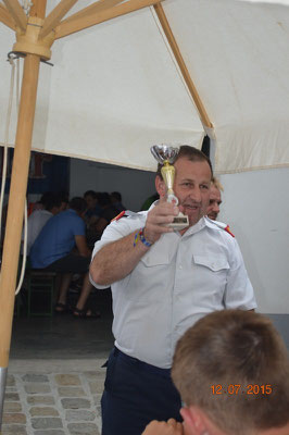 Einen Pokal haben die Jugendlichen auch mitgenommen