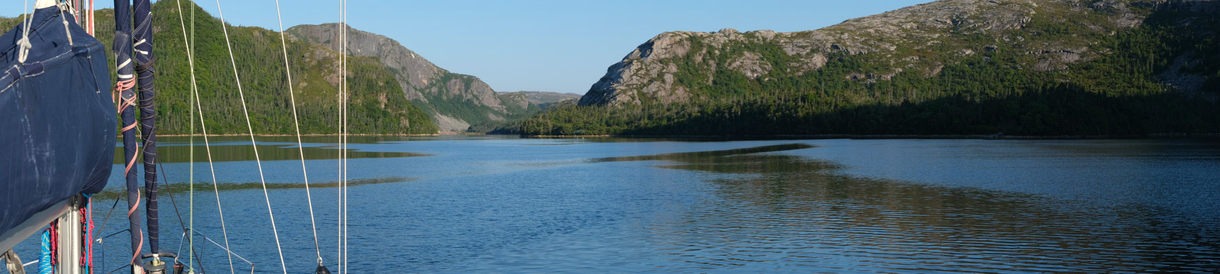 ein Traumankerplatz tief im Fjord der Hare Bay