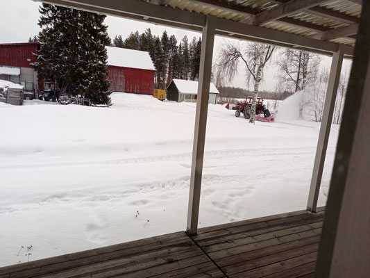 40 cm Neuschnee in 6 Stunden vorhergesagt in Svansele in Schweden, also Platz schaffen