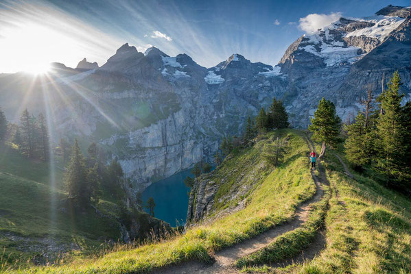 Weitwandern ohne Gepäck Bärentrek-Via Alpina vom Berner Oberland in die Westschweiz: Oeschinensee