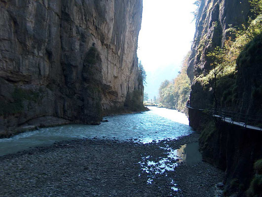 E-Bike Tour mit Gepäcktransport im Berner Oberland: Aareschlucht