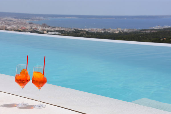 Aperol Spritz Luxus Villa Pool