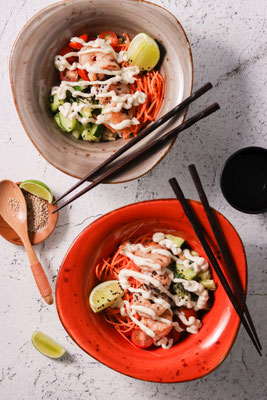 Gesunde Bowl im Hotelrestaurant TRIBEHOLZ – Frische Zutaten, bunte Superfoods und stilvolle Food-Fotografie für ein modernes Frühstückserlebnis
