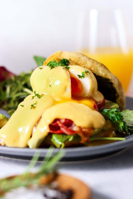 Exklusives Frühstück in einem Rostocker Hotel – Professionelle Food-Fotografie mit liebevoll angerichteten Speisen und gemütlicher Atmosphäre