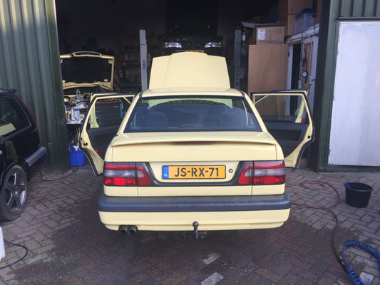 Volvo 850 T5R cream yellow