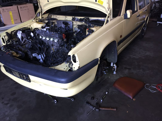 volvo 850 T5R cream yellow