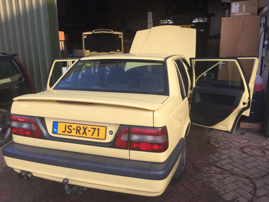 Volvo 850 T5R cream yellow