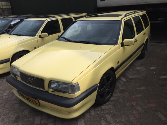 Volvo 850 T5R cream yellow