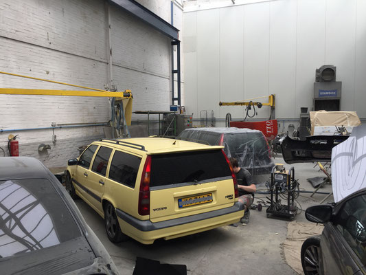 volvo 850 T-5R cream yellow