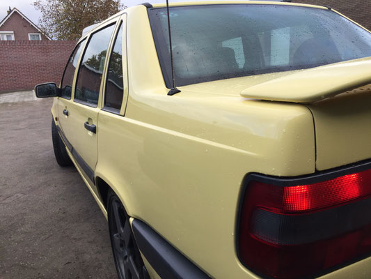 Volvo 850 T5R cream yellow