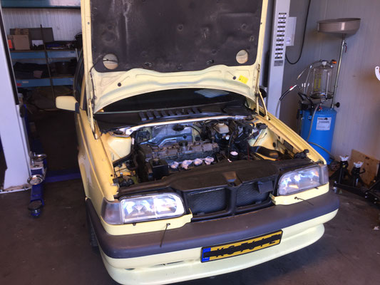 volvo 850 T-5R cream yellow