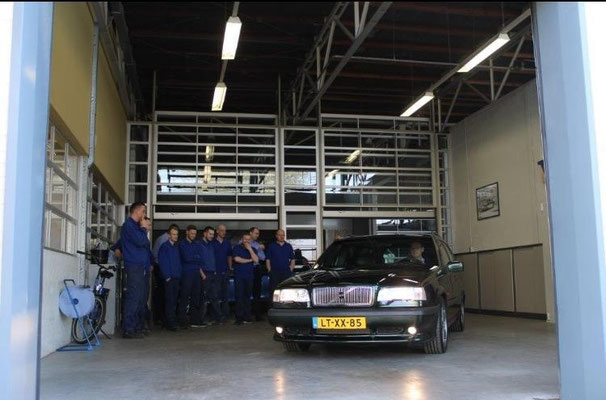 Uitgezwaaid met trots door Henk Scholten