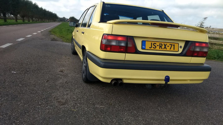 Volvo 850 T5R cream yellow