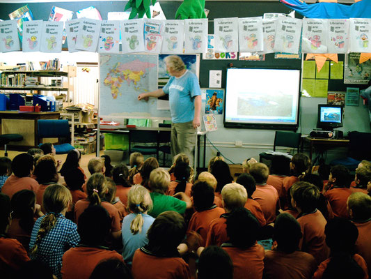 Author and storyteller Harald Juengst, telling some Australian kids humorous Donegal stories from his double CD Audiobook "My Green Heartbeat"