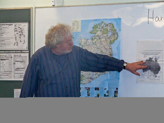 Author and storyteller Harald Juengst, telling some Australian kids humorous Donegal stories from his double CD Audiobook "My Green Heartbeat"