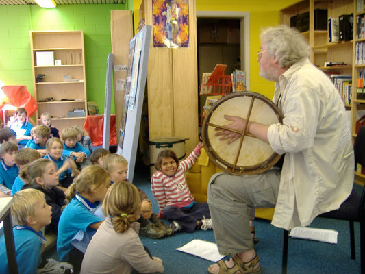 Author and storyteller Harald Juengst, telling some Australian kids humorous Donegal stories from his double CD Audiobook "My Green Heartbeat"