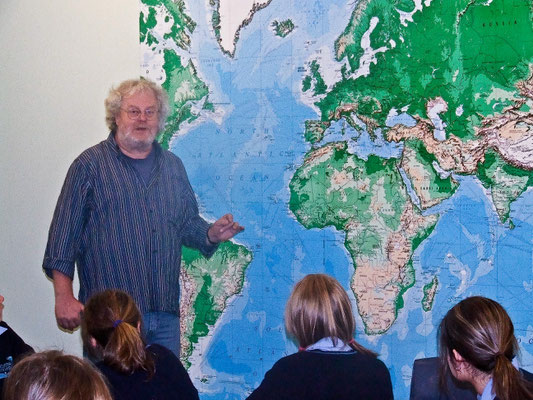 Author and storyteller Harald Juengst, telling some Australian kids humorous Donegal stories from his double CD Audiobook "My Green Heartbeat"