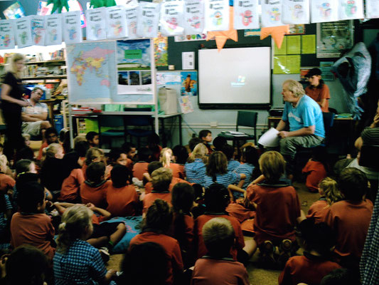 Author and storyteller Harald Juengst, telling some Australian kids humorous Donegal stories from his double CD Audiobook "My Green Heartbeat"