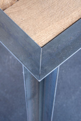 Tisch 002