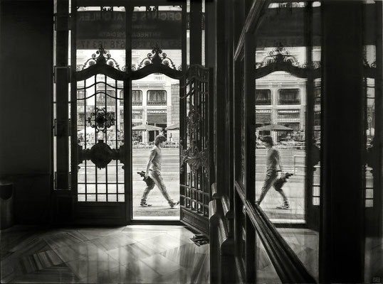 "Vistazo desde el interior / Glance from Inside". Grafito sobre tabla / Graphite on board. 2015. 110x146 cm. Mención de Honor en el 8º concurso internacional FIGURATIVAS 15. Colección del MEAM (Museo Europeo de Arte Moderno).