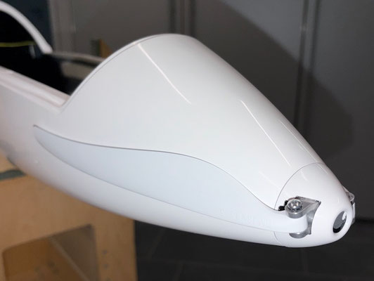 Rumpf, Antrieb mit Spinner sowie Klapp-Propeller "Montiert"
