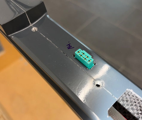 Rumpf, MPX-Stecker-Verbindung zum Tragflächen-Mittelteil "Montiert"