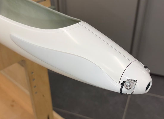 Rumpf, Antrieb mit Spinner 40/6mm und Klapp-Propeller 16x10" S "Montiert"