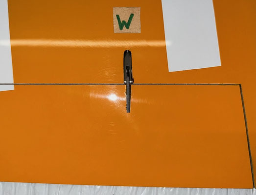 Tragflächen, Wölbklappen-Servo mit Halterung und Anlenkung "Montiert"
