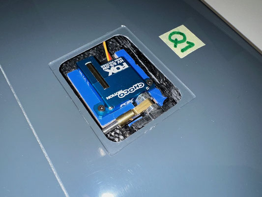 Tragflächen, Querruder-Servo 1 mit LDS-Halter und Anlenkung "Montiert"