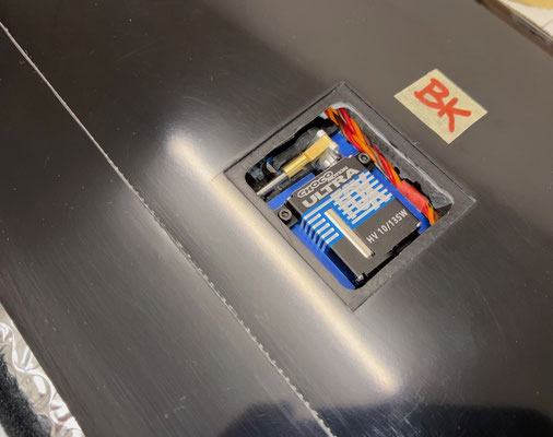 Tragflächen, Bremsklappen-Servo mit LDS-Pro Halterung und Anlenkung "Montiert"