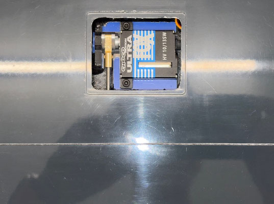 Tragflächen, Bremsklappen-Servo mit Halter und LDS-Anlenkung "Montiert"