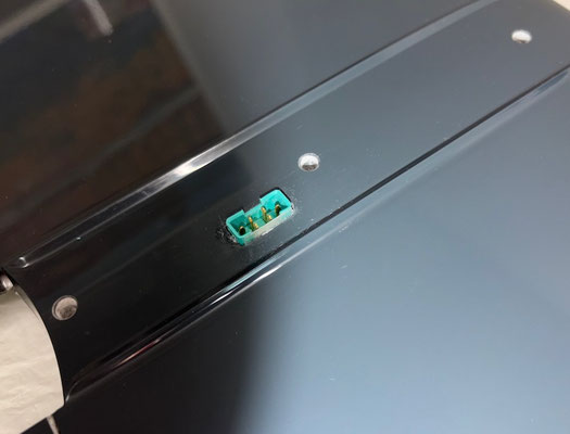 Tragflächen-Mittelteil, MPX-Stecker-Verbindung zum Rumpf "Montiert"