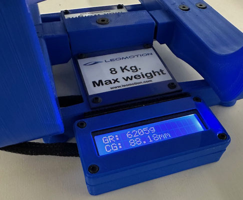 Fertiges Modell B "Gesamtgewicht (6S-Lipo, 3,400mAh) sowie CG-/Schwerpunkt"