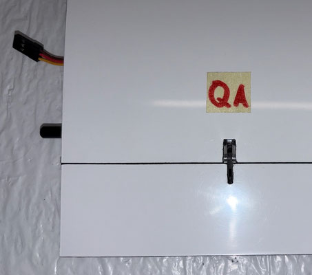 Aussentragflächen, Querruder-Servo mit LDS-Pro-Halter und Anlenkung "Montiert"