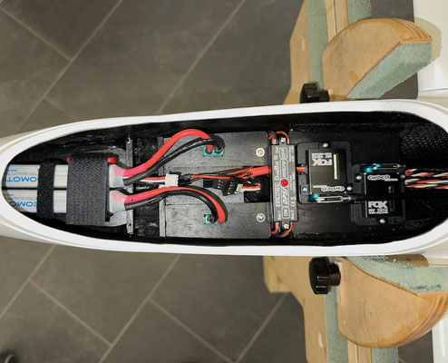 Rumpf, Einbaubrett für RC und Servos (Seite-/Höhe) "Erstellt/Montiert"