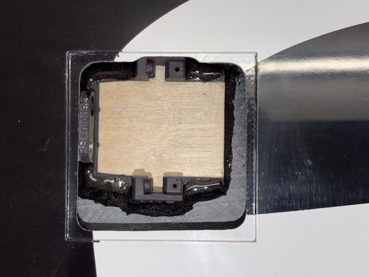 Tragflächen, Querruder-Servo mit Halterung und Anlenkung "Montiert"