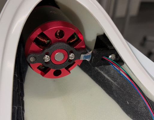 Rumpf, Sensor für Propeller-Pos. mit Halter "Montiert"