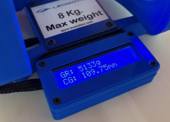 Fertiges Modell "Gesamtgewicht (mit 6S-Lipo, 5'000mAh) sowie CG-/Schwerpunkt"