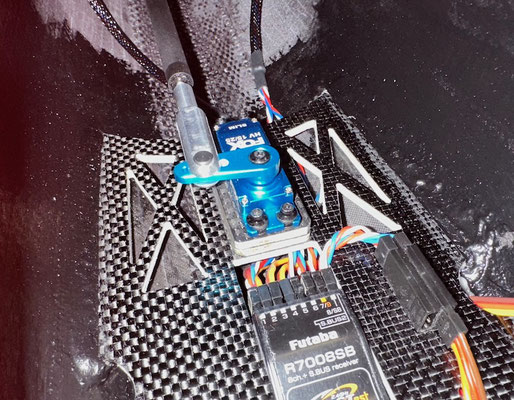 Rumpf, RC-Einbaubrett mit RX-/Höhenruder-/Klinken-Servo "Montiert"
