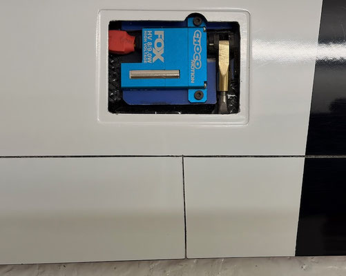 Tragflächen, Querruder-Servo mit Halterung und Anlenkung "Montiert"