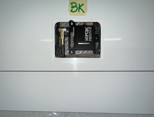 Tragflächen, Bremsklappen-Servo mit LDS-Anlenkung "Montiert"