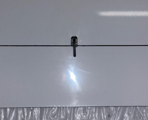 Tragflächen, Bremsklappen-Servo mit Halter und LDS-Anlenkung "Montiert"