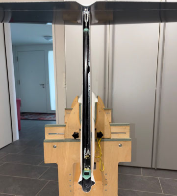 Rumpf, Höhenruder-Servo mit Anlenkung "Montiert"